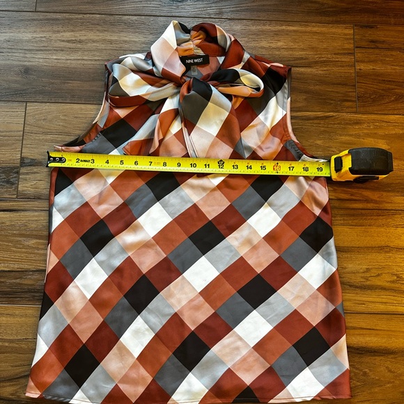 Nine West Top Women's Medium Multicolored Sleeveless Patterned Diamond  V Neck - Picture 4 of 10